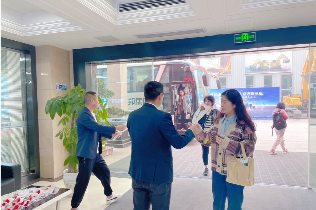 獻禮3.8節(jié)|勇做攀登者，奮進新未來