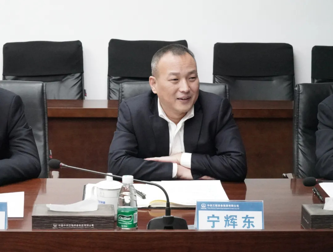 喜訊！重慶宇隧與中鐵裝備再次合作，成功簽約兩臺(tái)盾構(gòu)機(jī)！