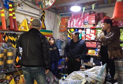 厲行節(jié)約 親臨市場